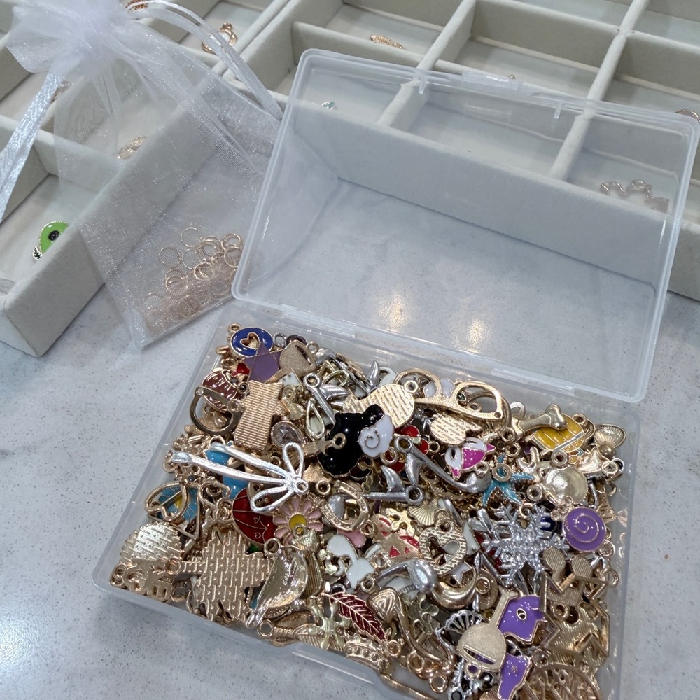 Custom charm bar necklace party lot with 25 necklaces - Picture 7 of 11